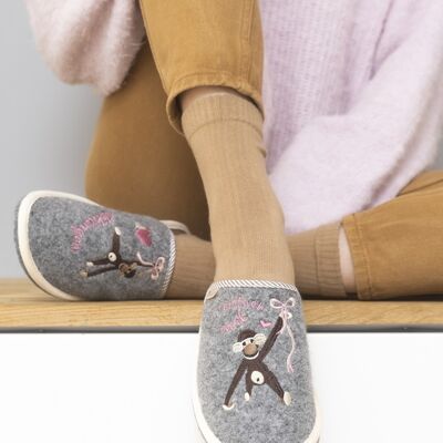 Just hang out Mouse gray felt slippers