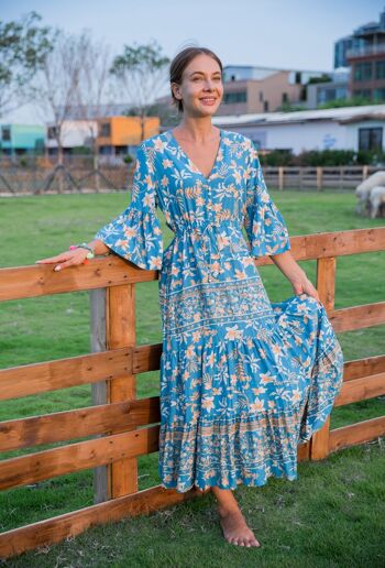 Robe longue à imprimé fleuri boutonnée devant et col V 4