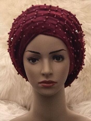 Turbans en velours double bordeaux entièrement perlés. Autres couleurs disponibles 1