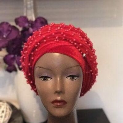 Rote, vollständig perlenbesetzte Turban-Kopftücher aus doppeltem Samt ....in verschiedenen Farben erhältlich