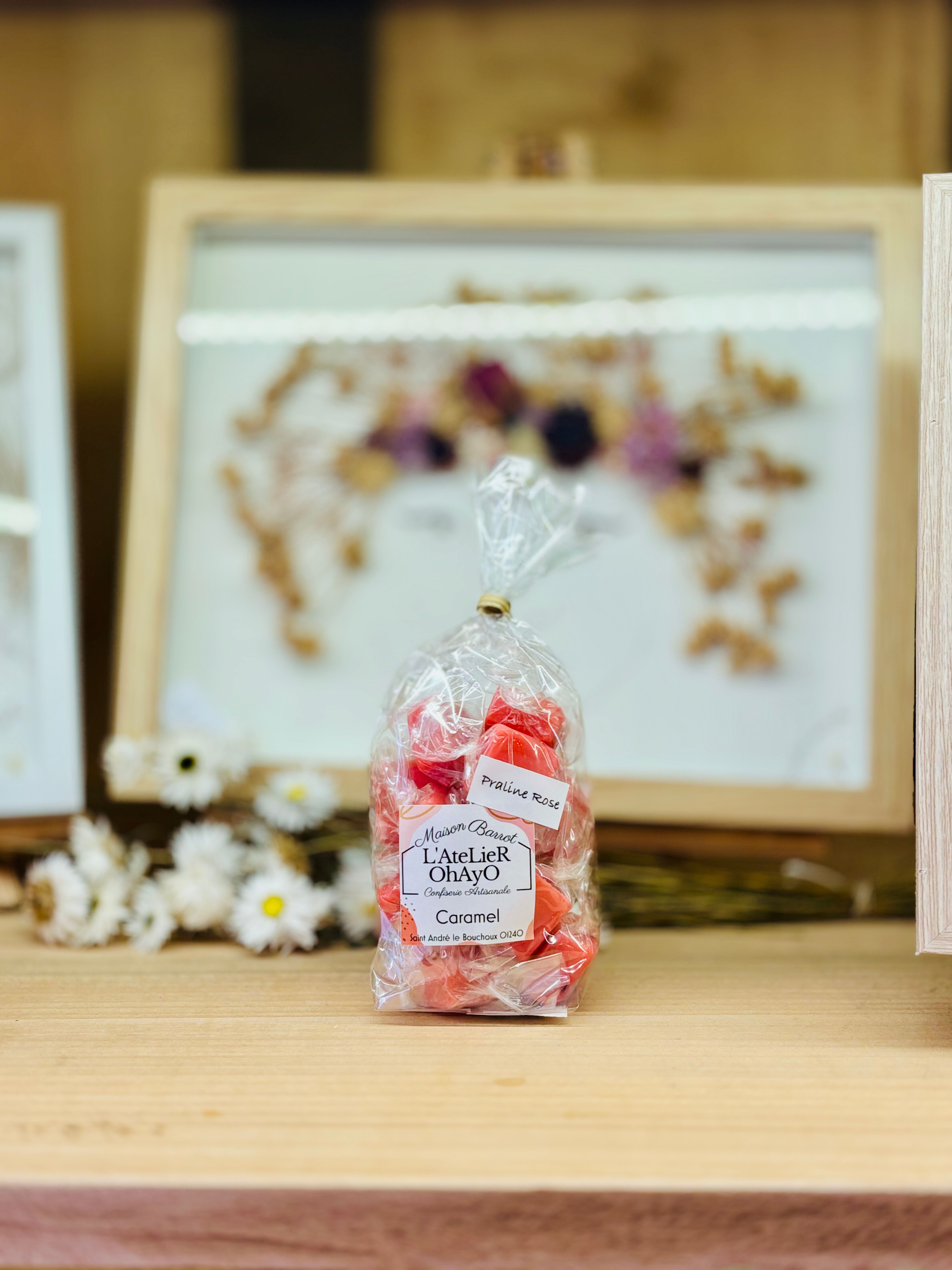 Caramello con pralina rosa alla lionese