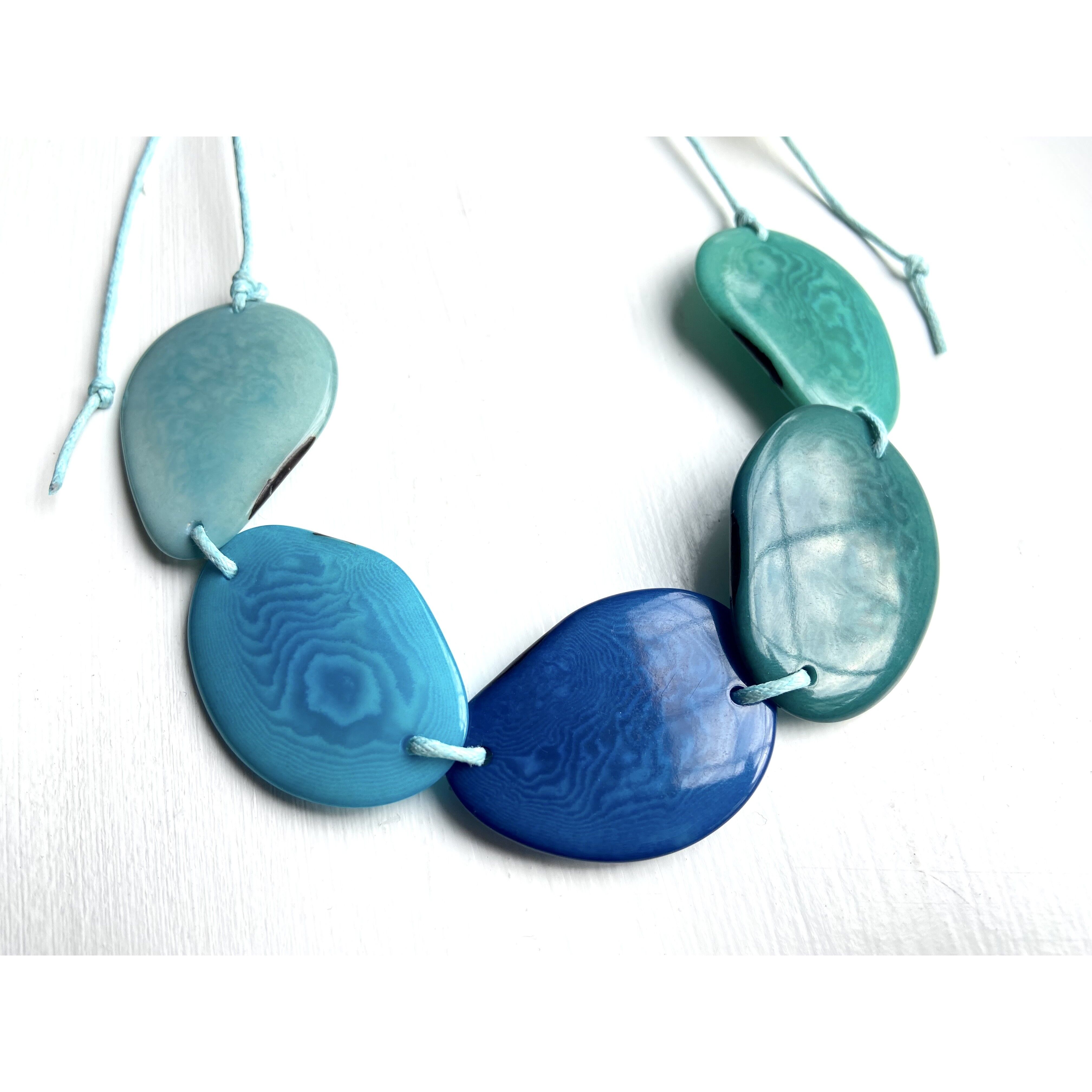Ocean 5 Bead Tagua Halskette - HELLBLAUER Faden