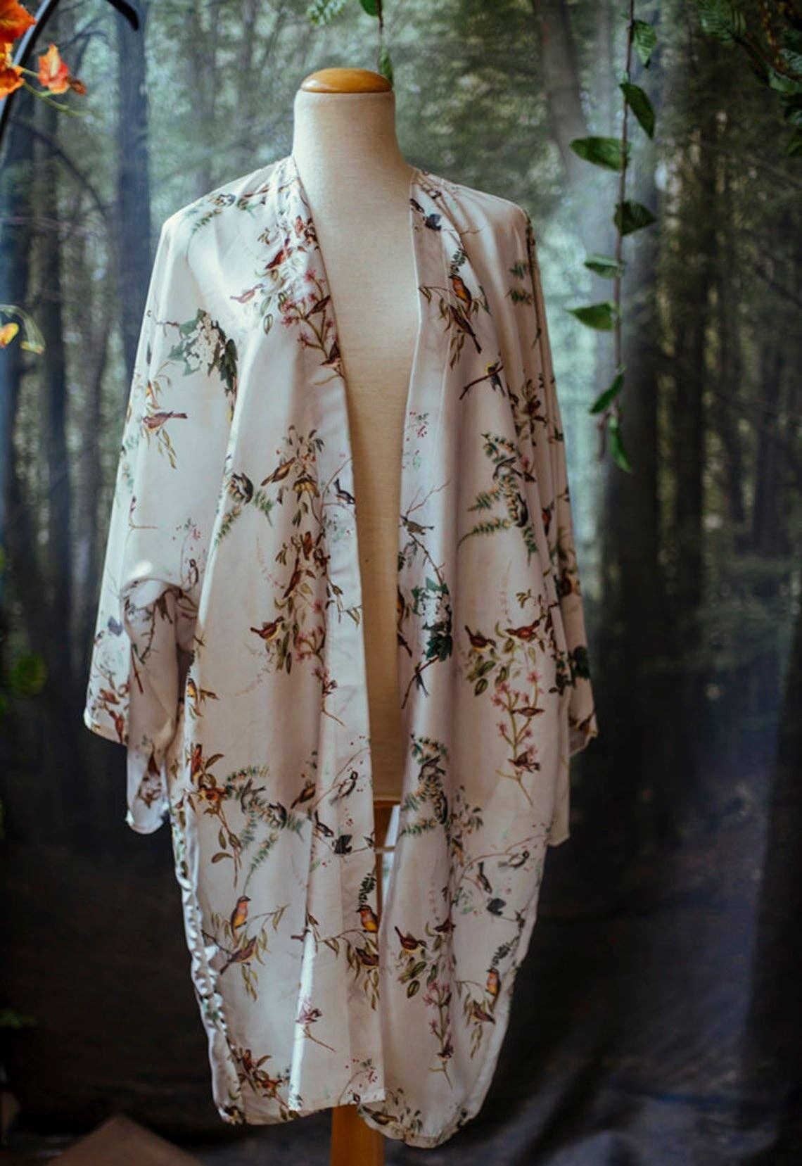 Birds Robe Strickjacke aus seidigem Satin__