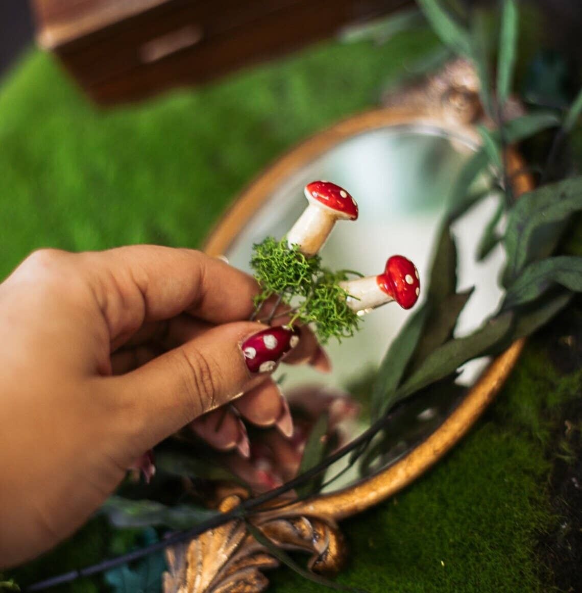 Broschüren para el cabello de hongos amanita muscaria woodland cottagecore__