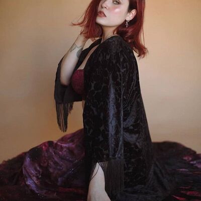 Schwarzer Hexen-Kimono aus schwarzem Samt Satin-Cardigan__