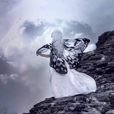 Schwarz-Weiß-Schmetterlings-Fantasie-Kap-Monarch Veganer Seiden-Chiffon-Mantel-Tanz-Flügel-Kostüm kurze kleine Braut Hochzeit Gothic Lolita