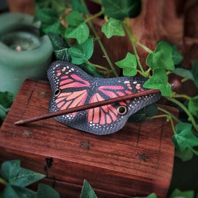 Pasador de pelo de mariposa monarca en cuero vegano, accesorio caprichoso de otoño, pieza para la cabeza, cabaña del bosque