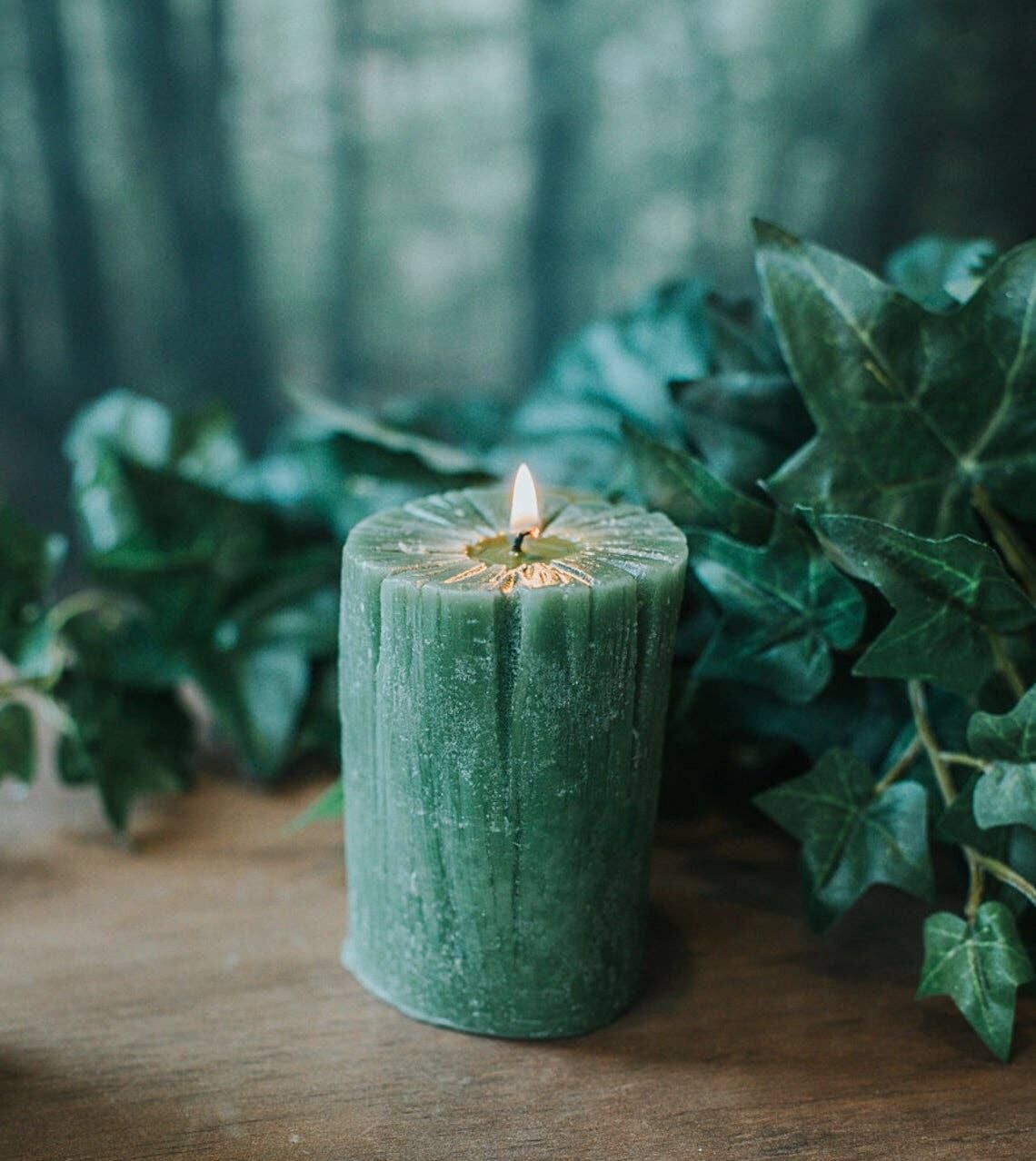 Green Candle tree log form Cedar wood Scent