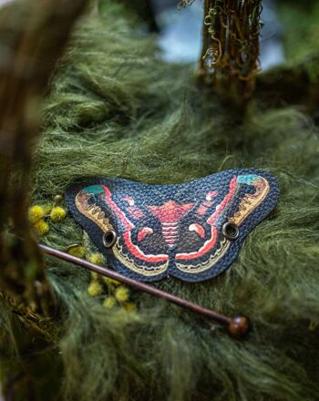 Barrette à cheveux Red Moth en cuir végétalien cottagecore woodland__ 3