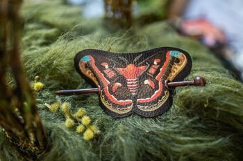 Barrette à cheveux Red Moth en cuir végétalien cottagecore woodland__ 4