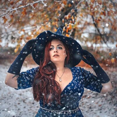 Chapeau de sorcière bleu avec étoiles chapeau de sorcier céleste laine feutrée Halloween costume sorcière GN cosplay wicca occulte dark academia