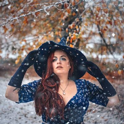 Chapeau de sorcière bleu avec étoiles chapeau de sorcier céleste laine feutrée Halloween costume sorcière GN cosplay wicca occulte dark academia