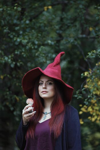 Chapeau de sorcière rouge sorcier laine magique feutre sorcellerie sombre université 4