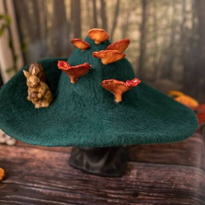 Funghi del cappello della strega della foresta Mago della foresta dello scoiattolo Halloween
