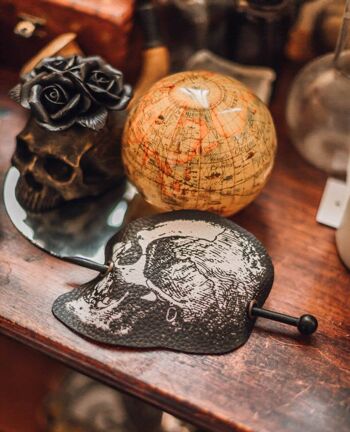 Barrette à Cheveux Tête de Mort en Cuir Vegan Accessoire Gothique Halloween 1