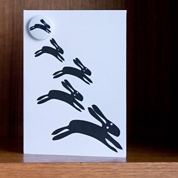 Lapins noirs sautant - carte de voeux avec badge 2