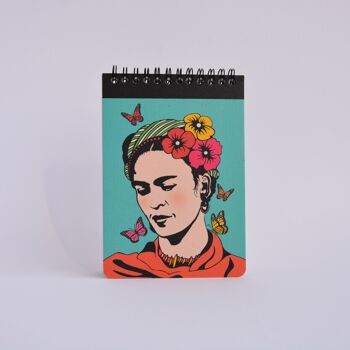 Carnet Frida Khalo avec papier pointillé et spirale noire 1