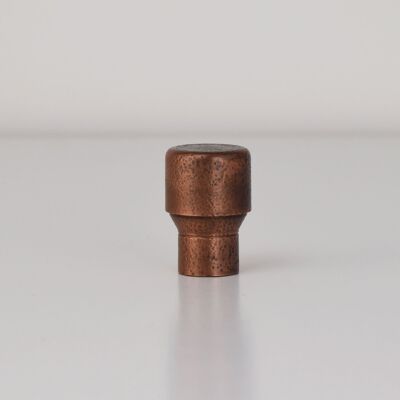 Bouton à fossette surélevé en cuivre rustique (vieilli) - Projection 3,8 cm / Diamètre 2,4 cm