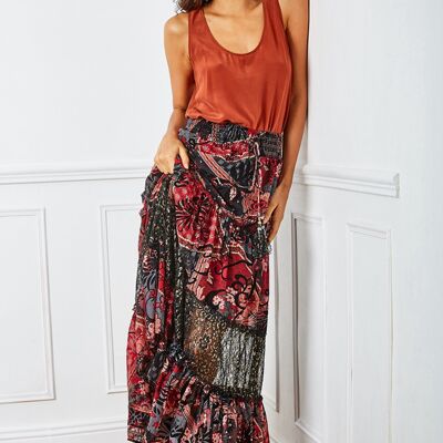 Black and red, vaporous and pleated printed skirt with bells-adorned cord