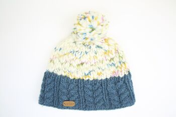 PK1932 Bonnet à pompon en laine inégale avec serre-câble bleu jean 1