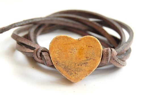 Bracelet leather with dark yellow ceramic heart