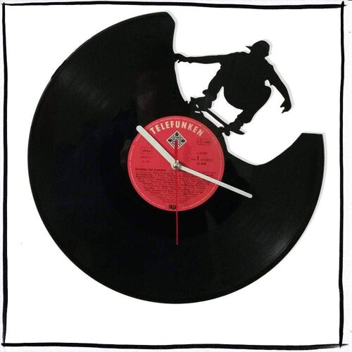 Wanduhr aus Vinyl Schallplattenuhr mit Skater Motiv