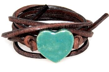 Bracelet cuir avec coeur en céramique vert foncé 1