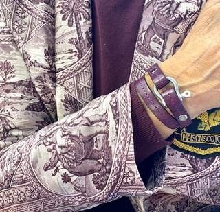 Armband Leder im Hermes-Stil dunkelviolett/ Stahlbügel