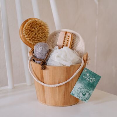 Gift set spa in wooden tub