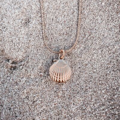 Collana di conchiglie oceaniche in oro