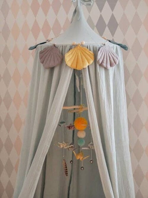 “Eye of the Sea” Linen Garland with Shells