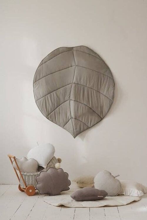 “Grey” Linen Leaf Mat