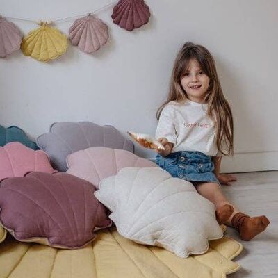 “Marsala” Linen Garland with Shells