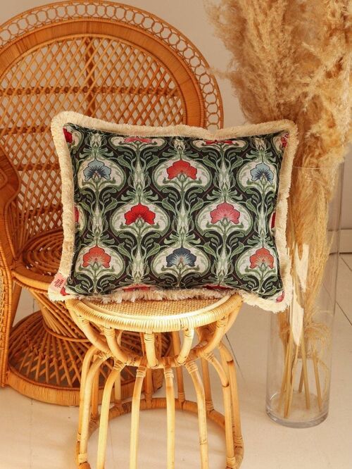 "Green medusa" pillow with fringe