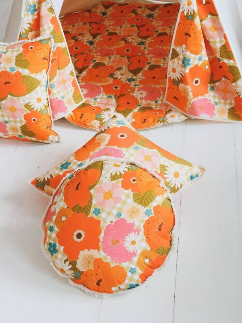 "Picnic with flowers" ring pillow