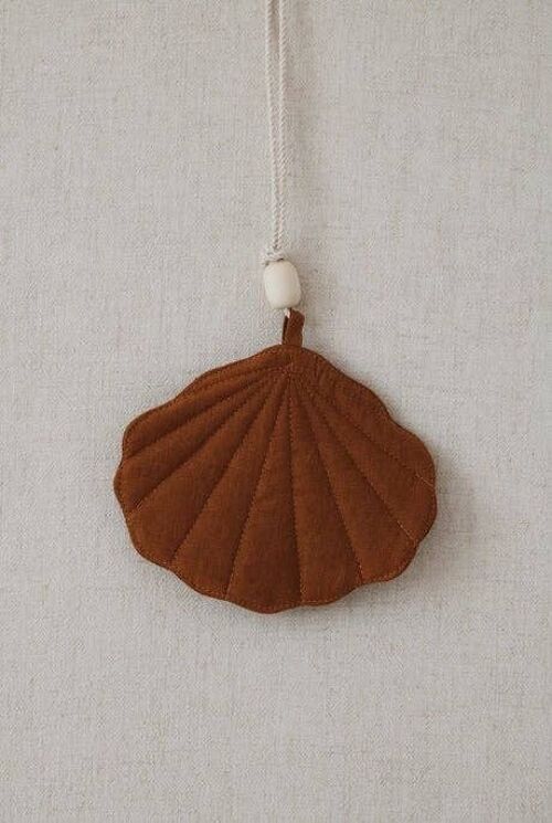 Linen shell pendant "Caramel"