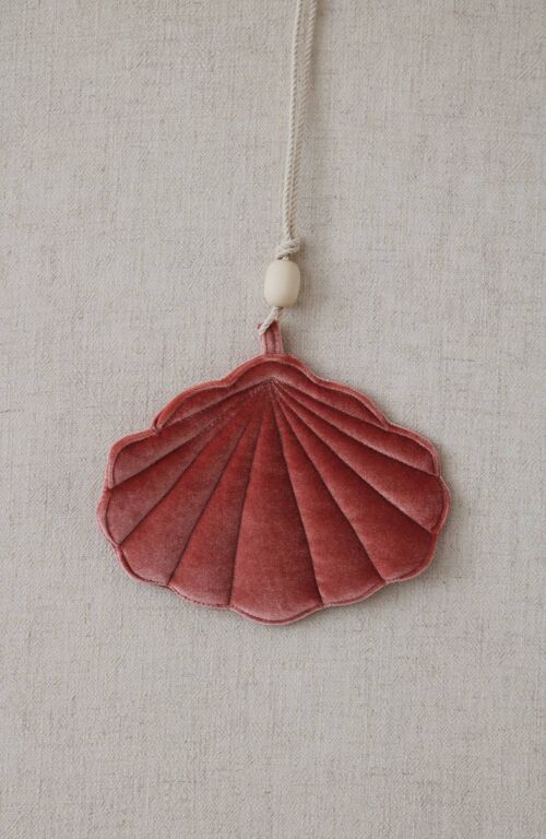 Velvet shell pendant "Marsala pearl"