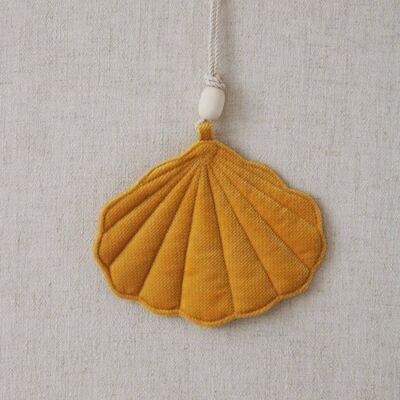 Velvet shell pendant "Mustard"