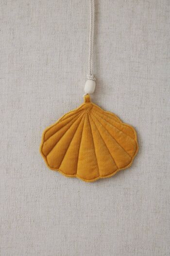 Pendentif coquillage velours "Moutarde" 2