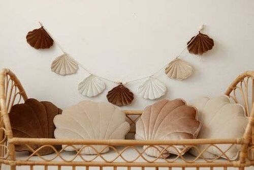 “Beige Pearl” Velvet Garland with Shells