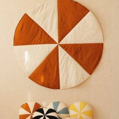 “Caramel Candy” Round Patchwork Mat