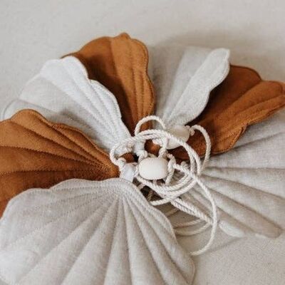 “Caramel” Linen Garland with Shells