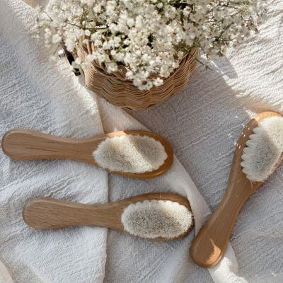 Cepillo de pelo natural para bebés.