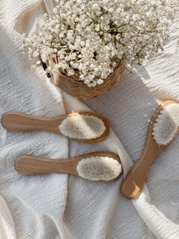 Brosse à cheveux naturelle pour bébé 1