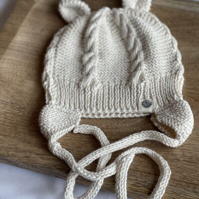 Gorro recién nacido punto algodón orgánico hecho a mano con orejitas blanco crema