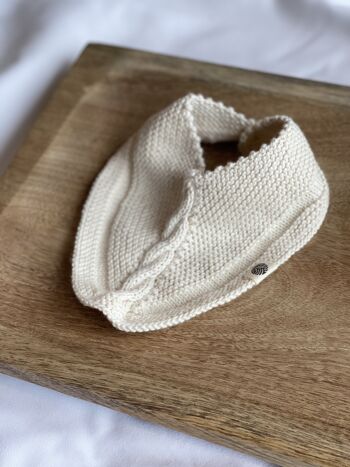 Foulard bavoir pour bébé en coton bio tricoté à la main 1