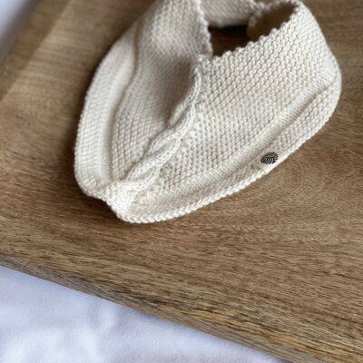 Foulard bavoir pour bébé en coton bio tricoté à la main