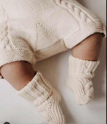 Salopette bébé en coton bio tricoté à la main 4