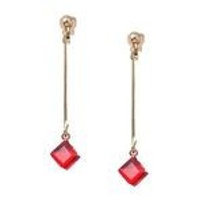 Pendientes de clip colgantes en tono dorado con cubo de cristal rojo