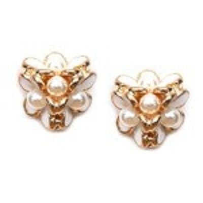 White flower with faux pearl screw back clip on earrings